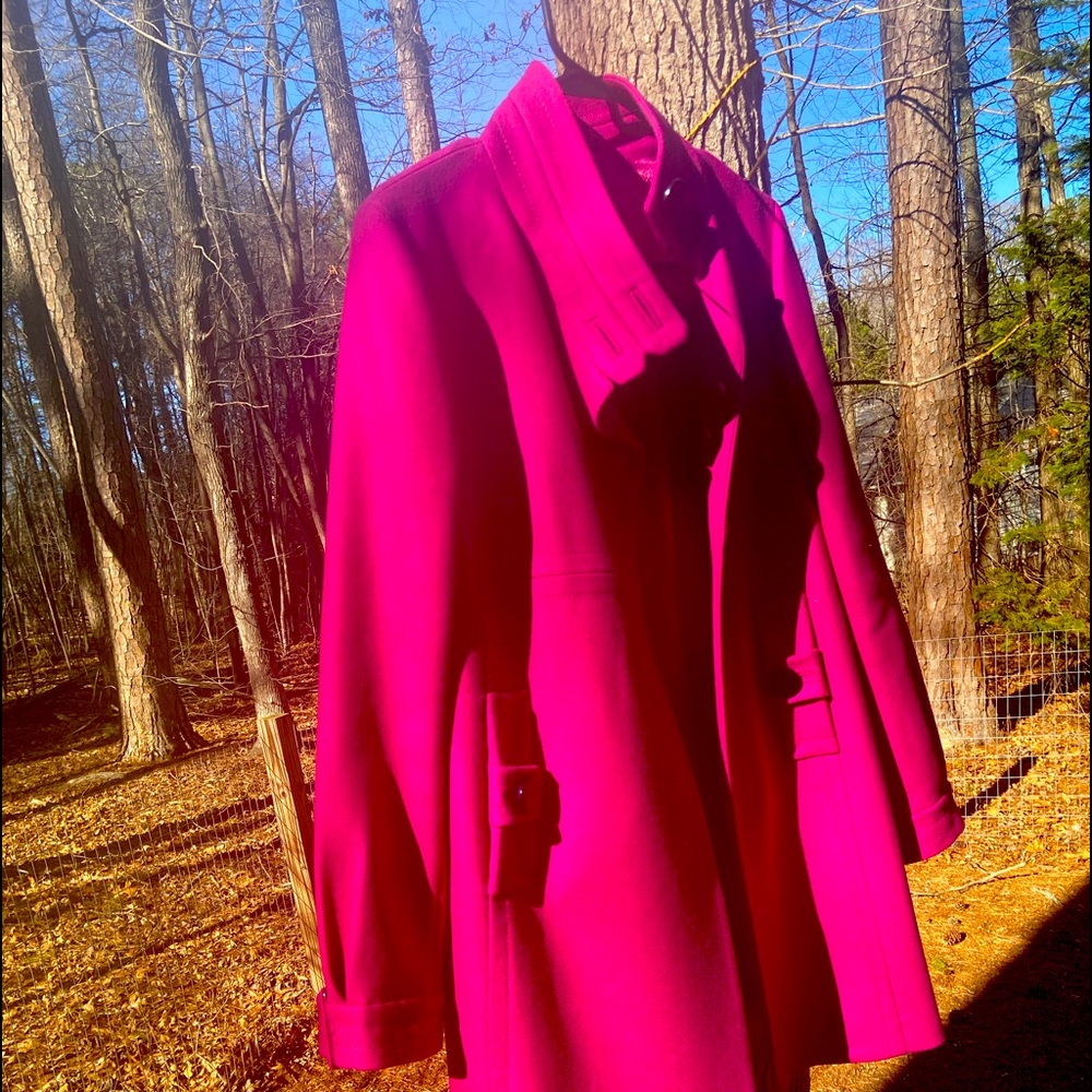 Ann Taylor SZ 6 abv knee swing coat with vent in back. Funnel collar